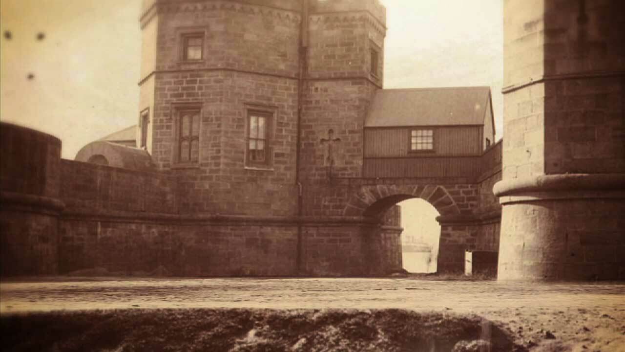 Sydney opera house hero